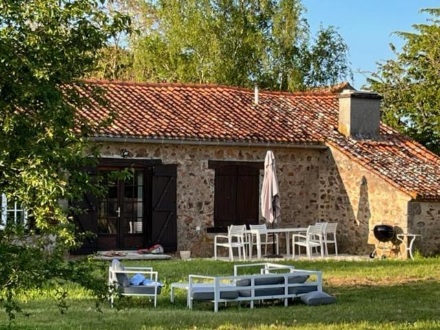 Villa Gite Val Des Pres Millac  Exterior foto